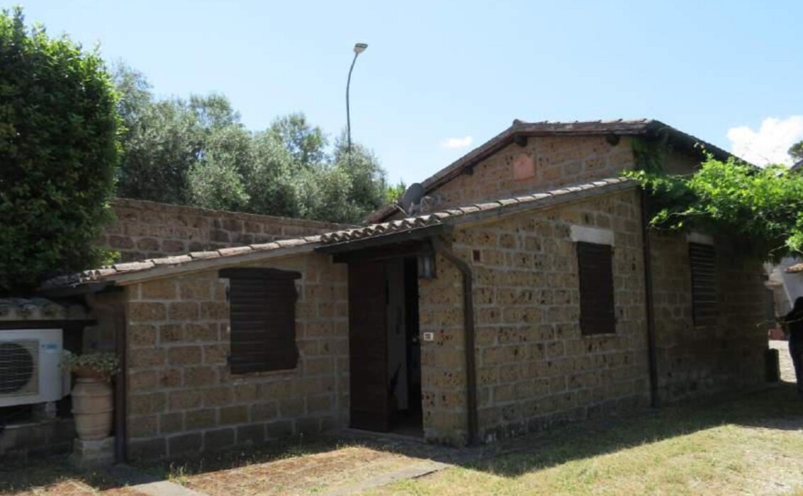 Immagine di STRUTTURE AGRICOLE LOCALITÀ VAIANO – CASTIGLIONE IN TEVERINA