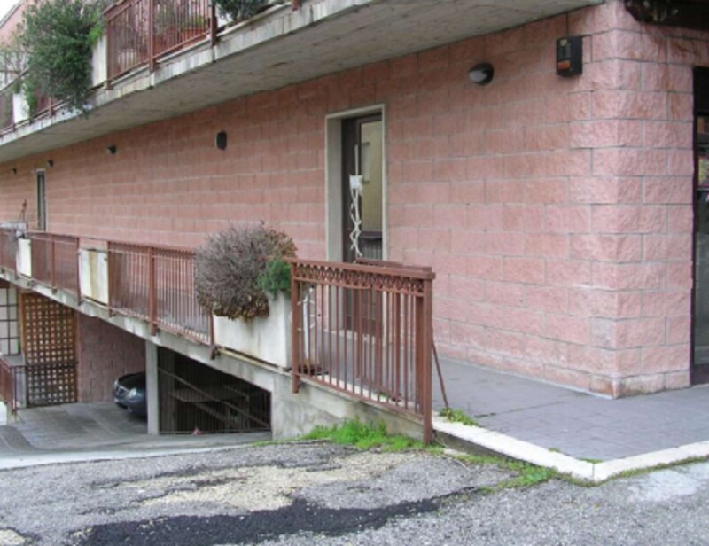 Immagine di LOCALE COMMERCIALE VIA DELLE GHIANDE – LOCALITÀ MONTELAGUARDIA – PERUGIA