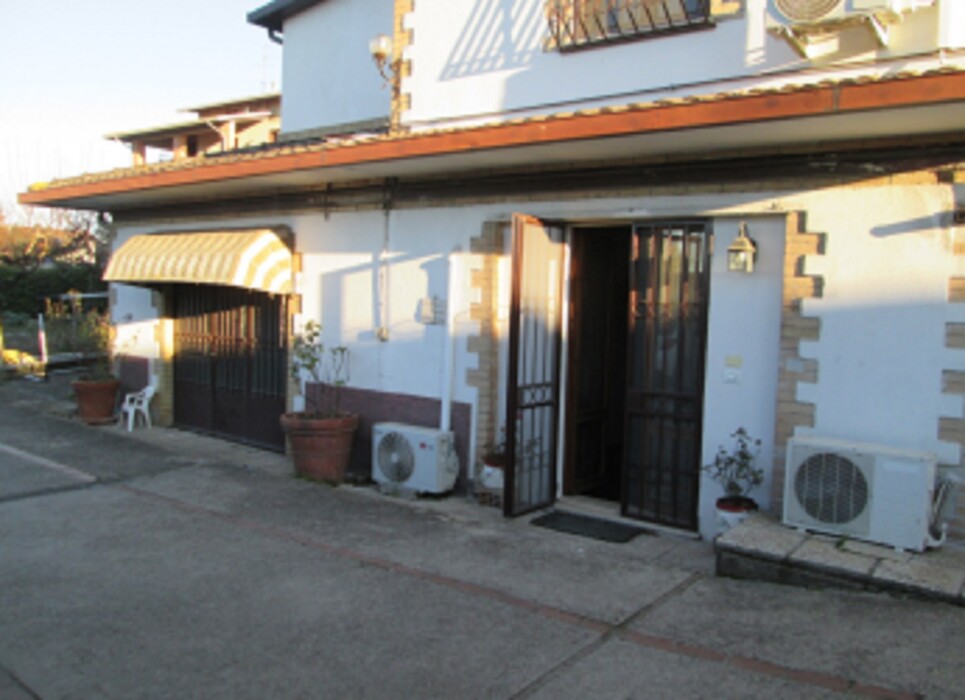 Immagine di NEGOZIO O LOCALE COMMERCIALE VIA DEL SANTO – PERUGIA