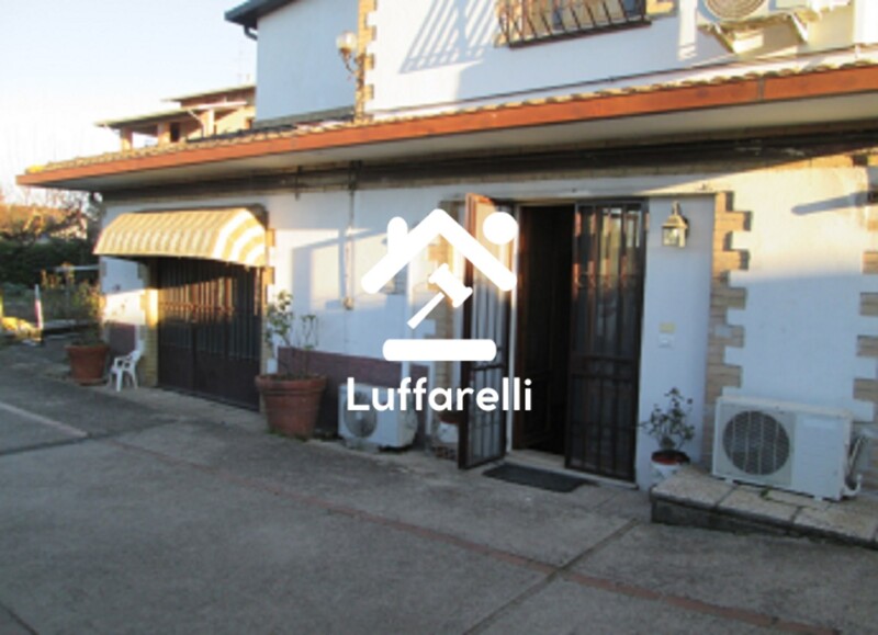 Immagine di NEGOZIO O LOCALE COMMERCIALE VIA DEL SANTO – PERUGIA