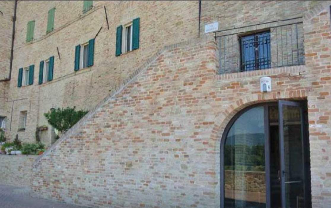Immagine di NEGOZIO VIALE UNITA’ D’ITALIA TREIA  (MC)
