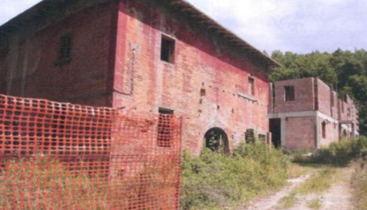 Immagine di NEGOZIO O LOCALE COMMERCIALE LOC. CORAZZANO – CASTELFIORENTINO