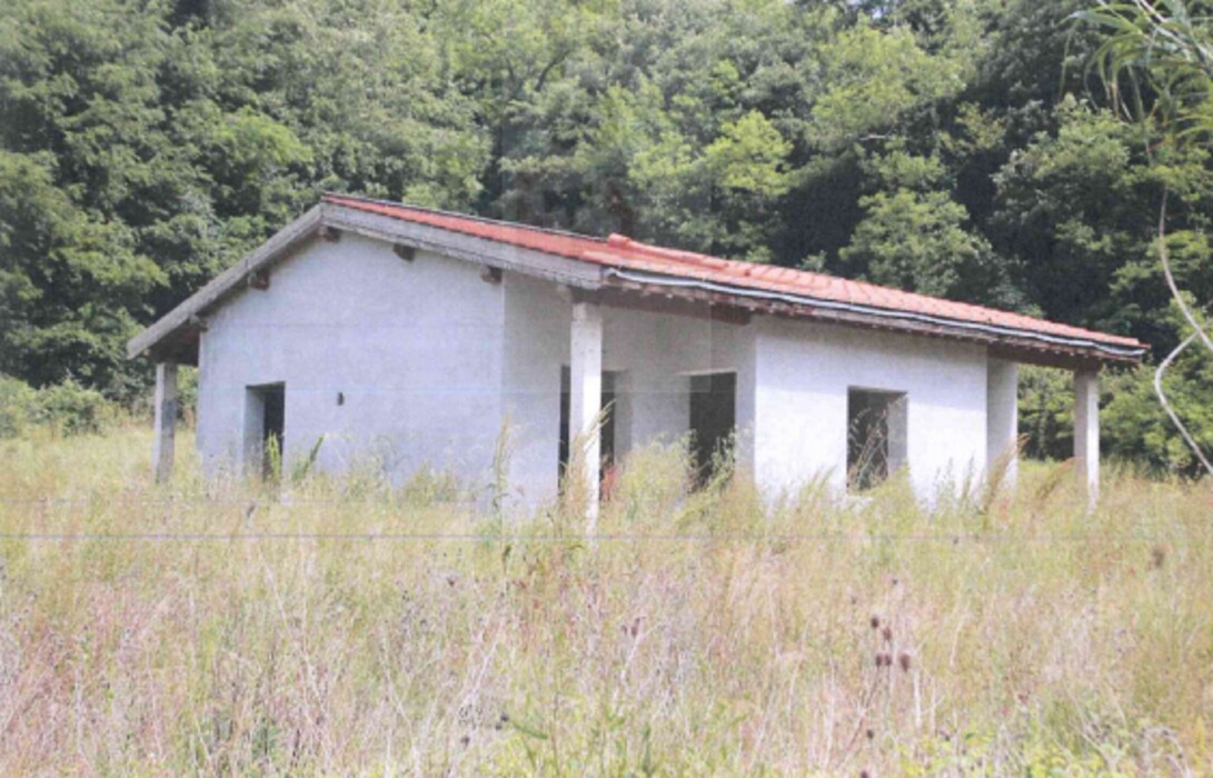 Immagine di NEGOZIO O LOCALE COMMERCIALE LOC. CORAZZANO – CASTELFIORENTINO