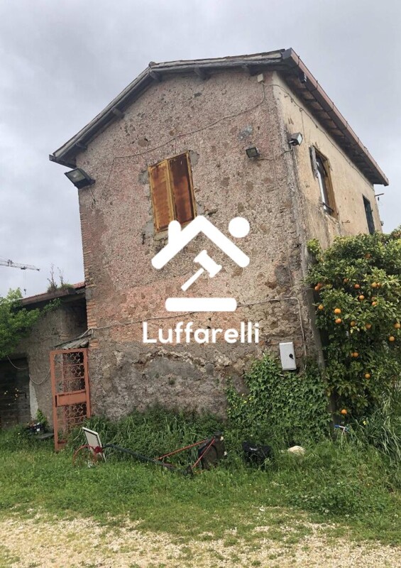 Immagine di FABBRIC. AGRICOLO, VIA COLLE ZIONI 36, VELLETRI,RM