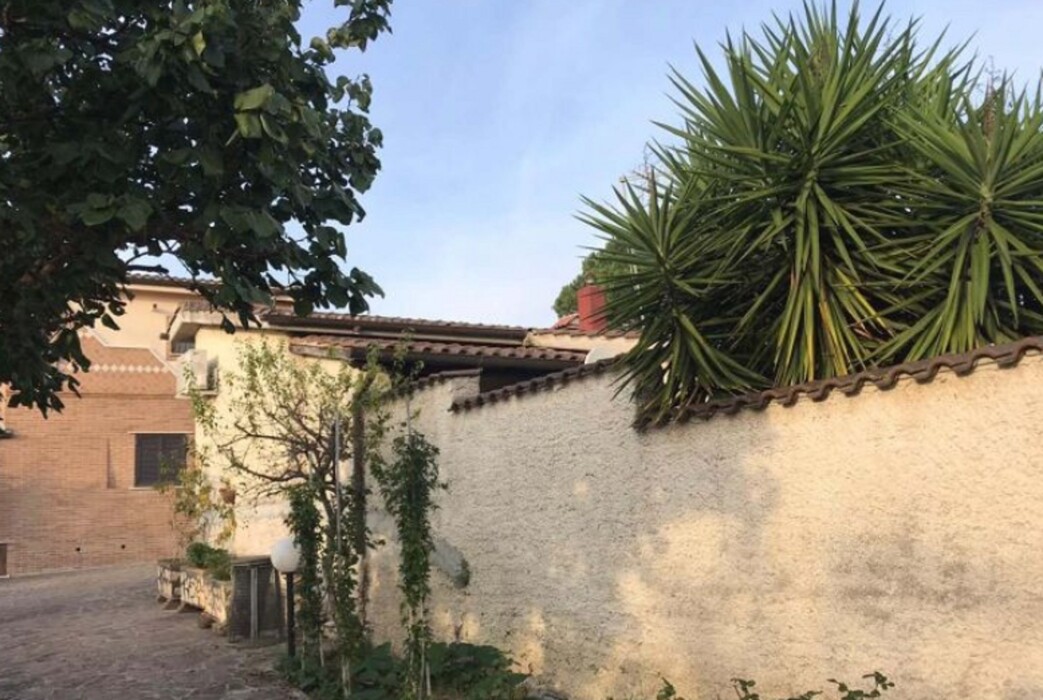 Immagine di VILLA VIA CALTIGNAGA – ROMA