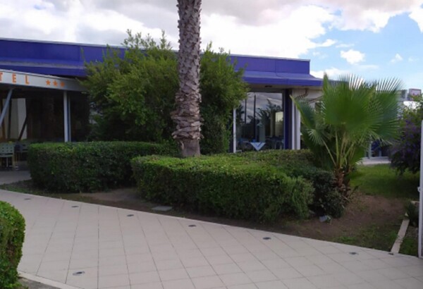 ATTIVITÀ RICETTIVE / SCOPO COMMERCIALE VIALE AZZURRO - MANFREDONIA — foto 3