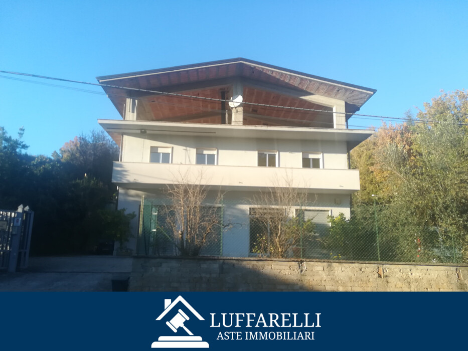 Immagine di NEGOZIO O LOCALE COMMERCIALE VIA FIUME – FONTANA LIRI