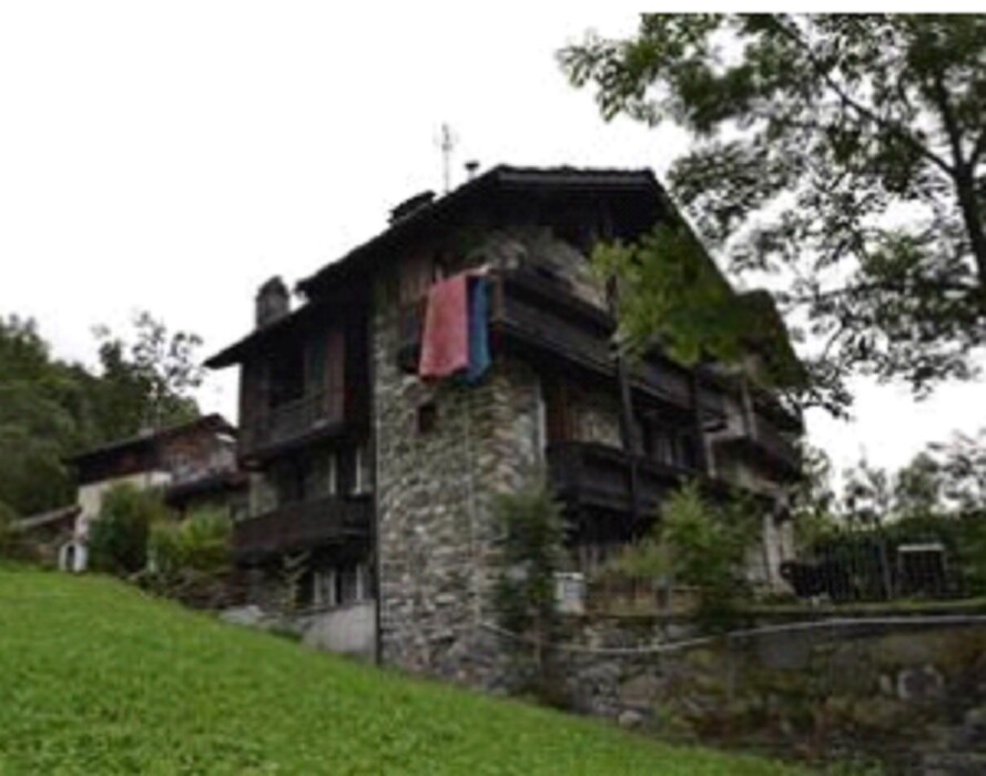 Immagine di STABILE, LOC. VAGLY, CHAMPORCHER (AO)