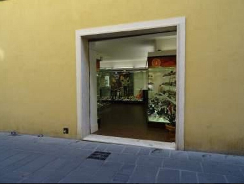 Immagine di NEGOZIO O LOCALE COMMERCIALE VIA VENTI SETTEMBRE – FOLIGNO