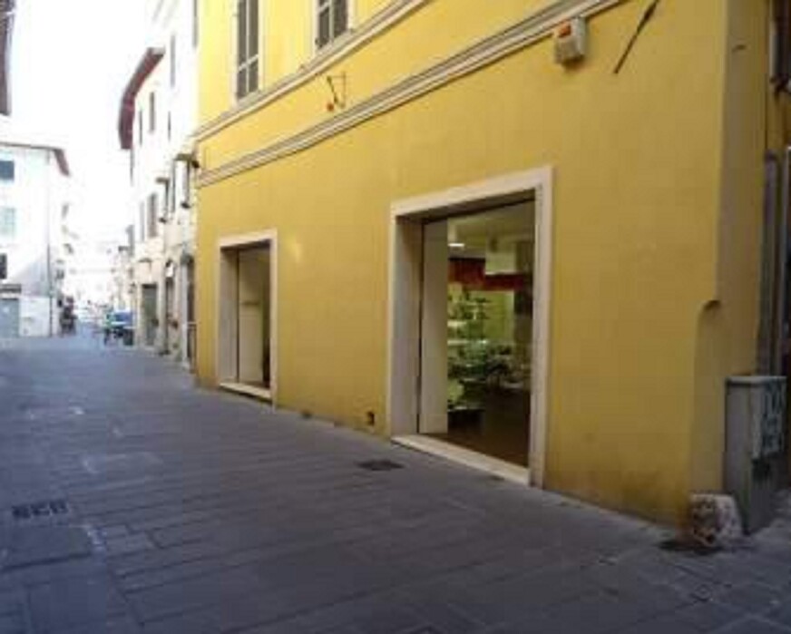 Immagine di NEGOZIO O LOCALE COMMERCIALE VIA VENTI SETTEMBRE – FOLIGNO