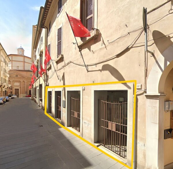 ATTIVITÀ RICETTIVE / SCOPO COMMERCIALE VIA UMBERTO I - FOLIGNO — foto 2