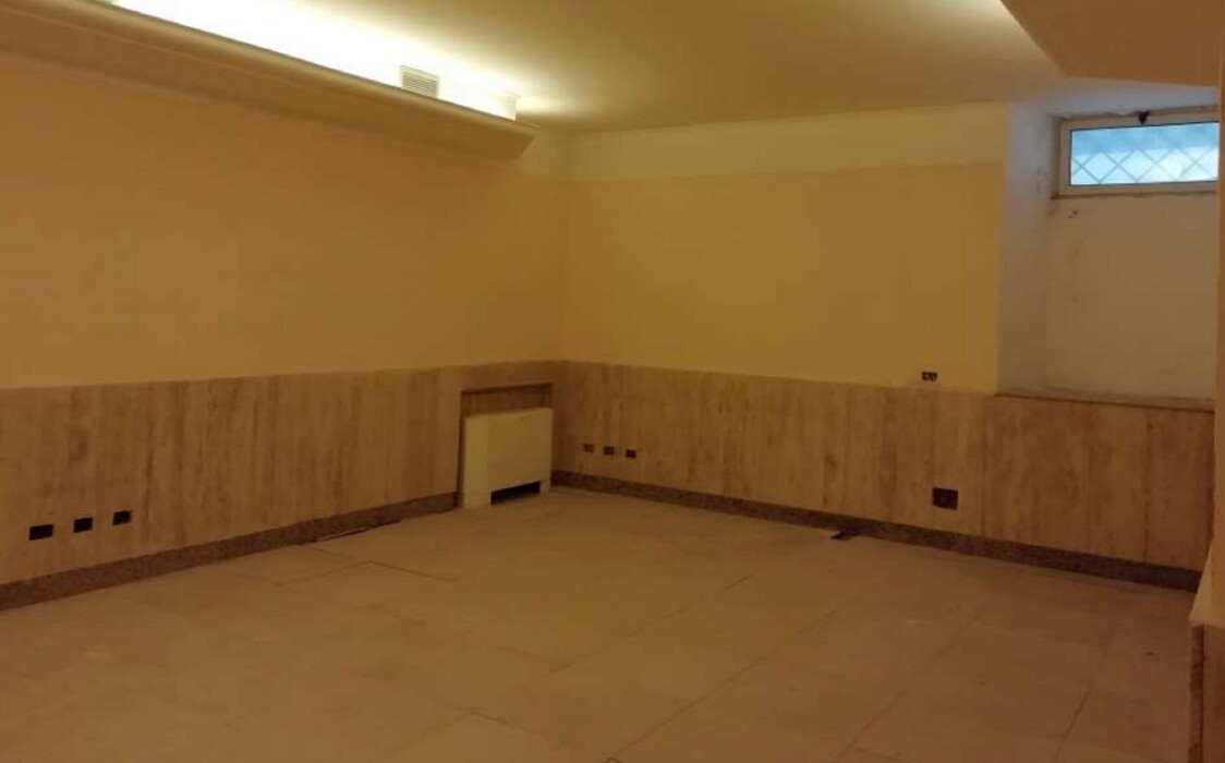 Immagine di NEGOZI VIA OSTERIA DEL FINOCCHIO – ROMA