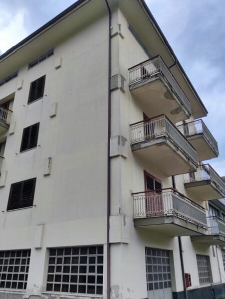 CAPANNONE / IMMOBILI INDUSTRIALI AREA ASI - IN VIA NUOVA SAN VITO - SOLOFRA — foto 2