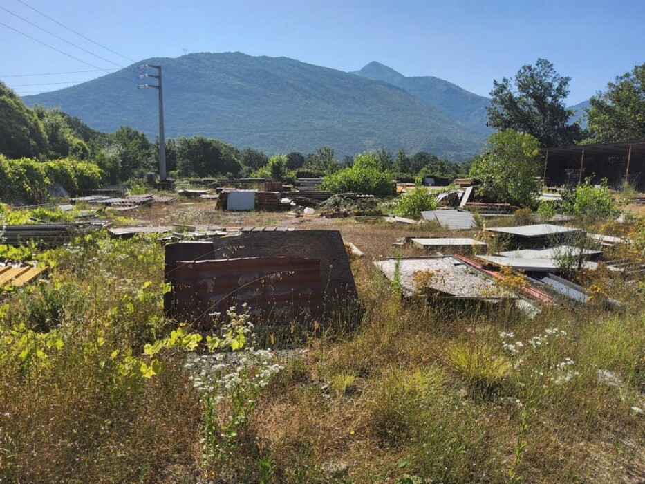 Immagine di CAPANNONE VIA CAMPO DE FIORI – ROCCA D’EVANDRO (CE)