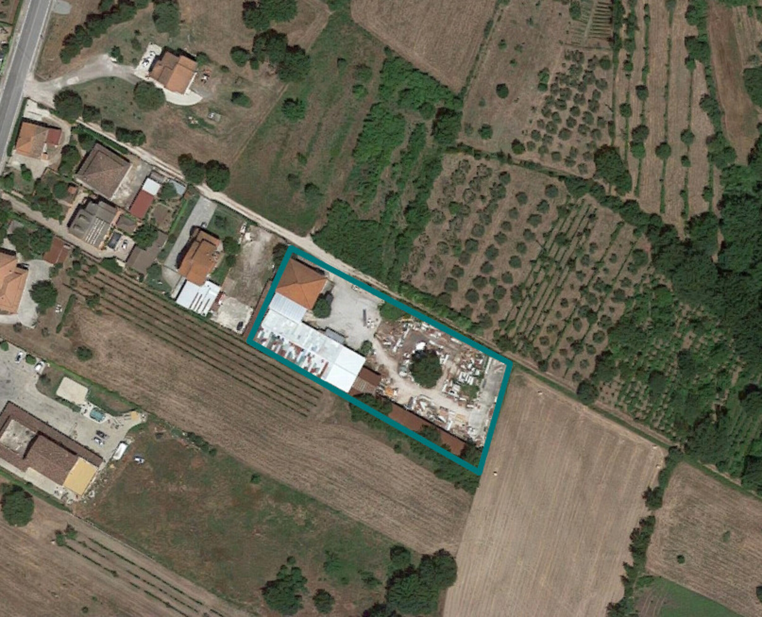 CAPANNONE VIA CAMPO DE FIORI - ROCCA D'EVANDRO (CE) — foto 3