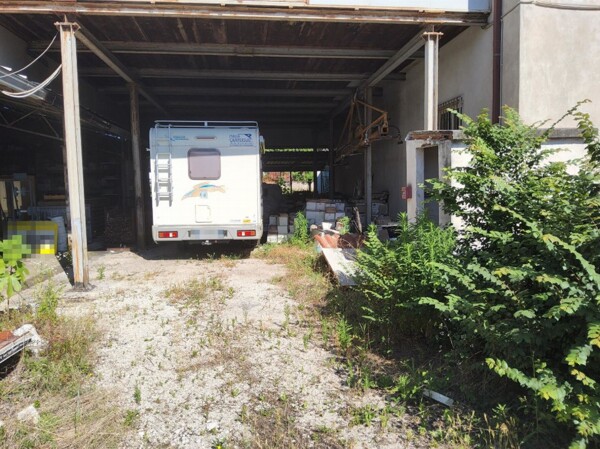 CAPANNONE VIA CAMPO DE FIORI - ROCCA D'EVANDRO (CE) — foto 9