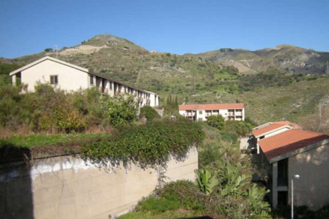 Immagine di PALAZZO / EDIFICIO / CIELOTERRA C.DA PETRARO – CASTELMOLA