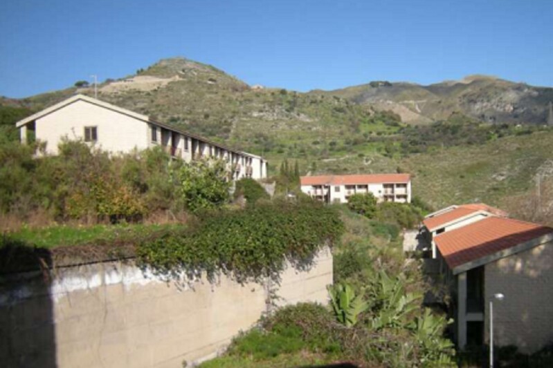 Immagine di PALAZZO / EDIFICIO / CIELOTERRA C.DA PETRARO – CASTELMOLA