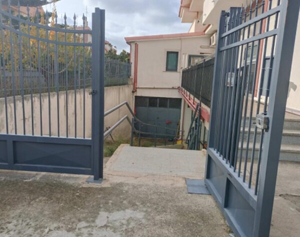 ATTIVITÀ RICETTIVE / SCOPO COMMERCIALE VIA DEGLI OLEANDRI - SIDERNO — foto 2