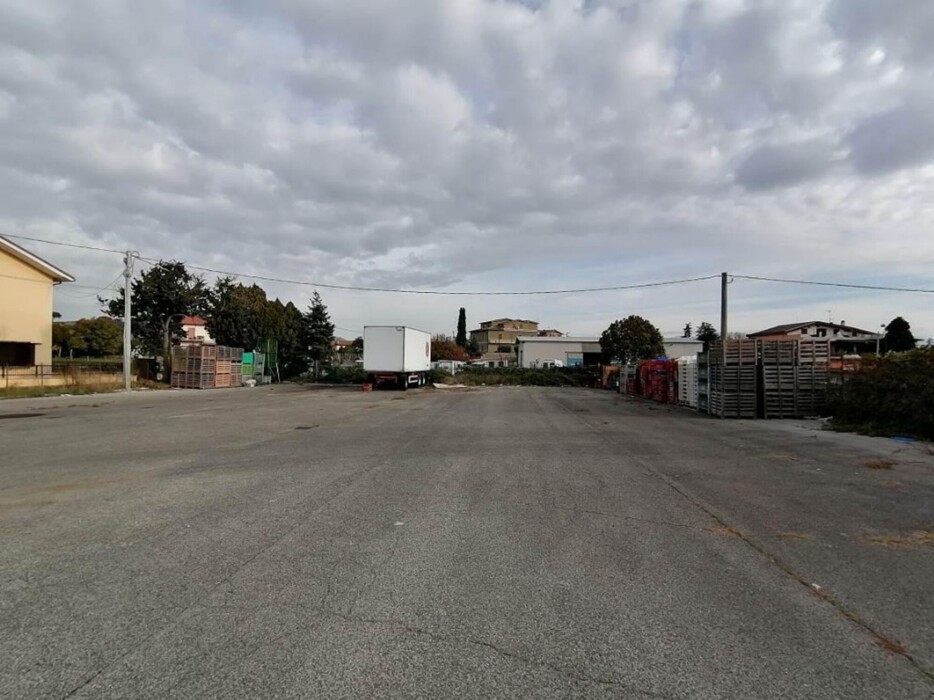 Immagine di CAPANNONE / IMMOBILI INDUSTRIALI VIA FERRARA – OSTELLATO