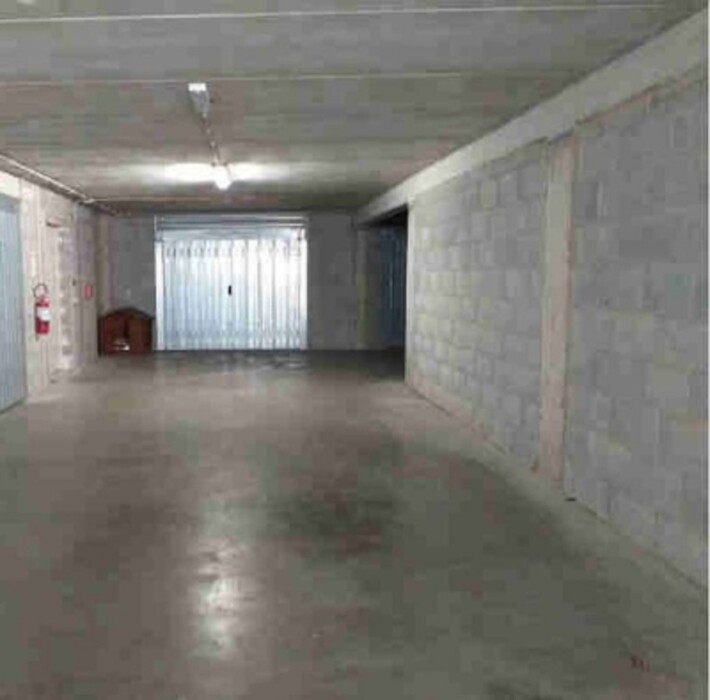 Immagine di GARAGE / POSTO AUTO VIA NAPOLI N. 175 – LARIANO