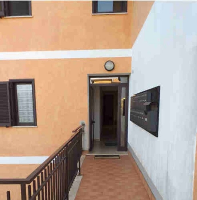 Immagine di GARAGE / POSTO AUTO VIA NAPOLI N. 175 – LARIANO