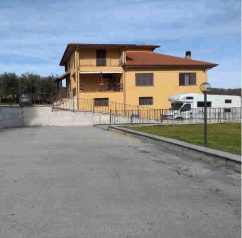Immagine di GARAGE / POSTO AUTO VIA NAPOLI N. 175 – LARIANO