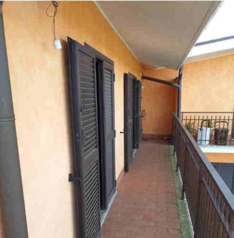 Immagine di GARAGE / POSTO AUTO VIA NAPOLI N. 175 – LARIANO