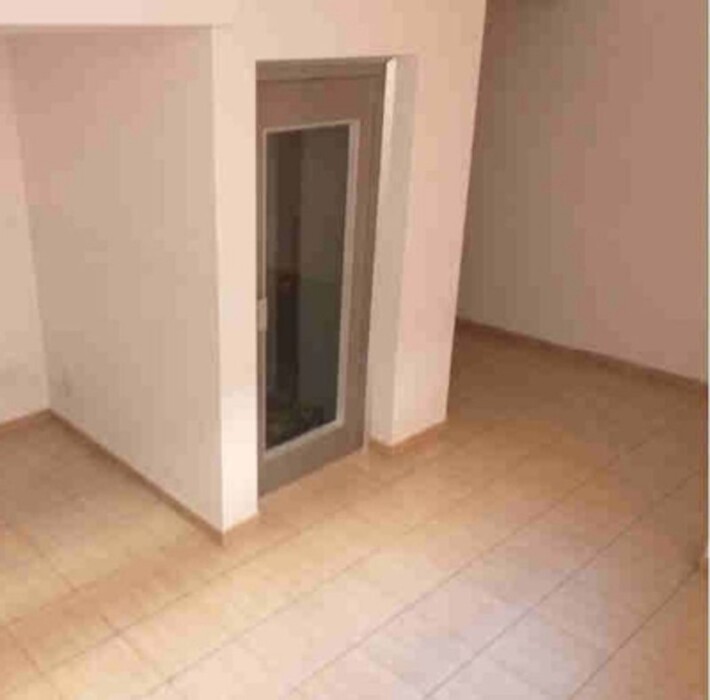 Immagine di GARAGE / POSTO AUTO VIA NAPOLI N. 175 – LARIANO