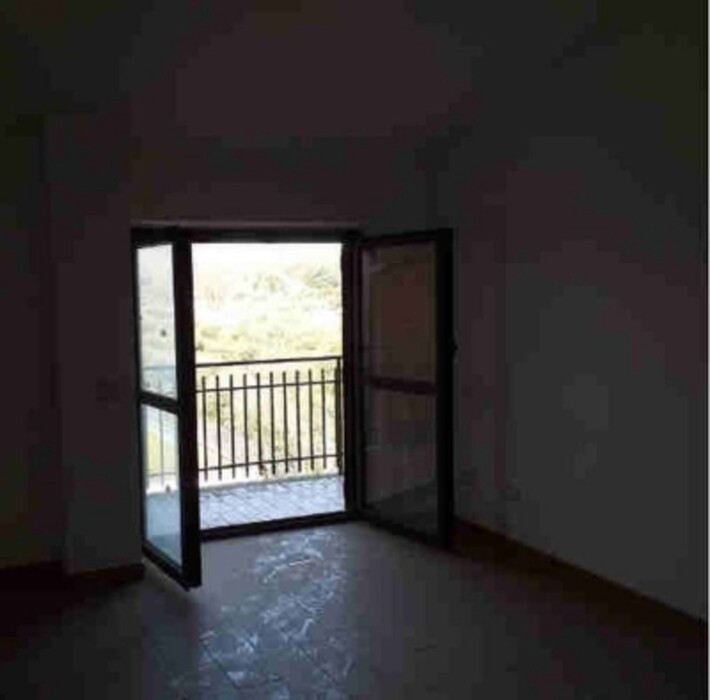 Immagine di GARAGE / POSTO AUTO VIA NAPOLI N. 175 – LARIANO