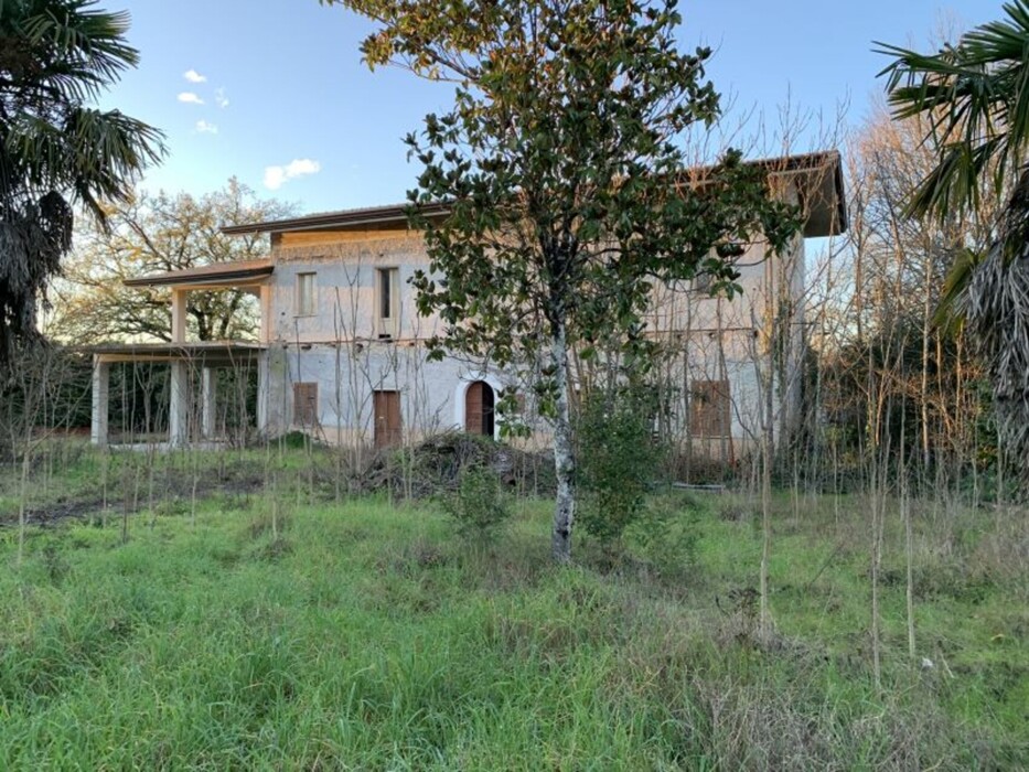 Immagine di RUSTICO E TERRENO VIA CAMPOSTEFANO ARCE FR