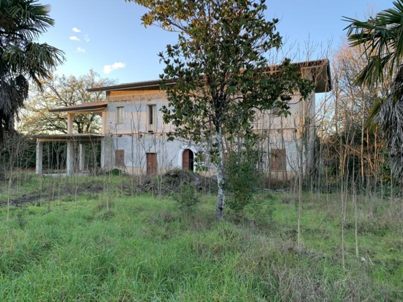 Immagine di RUSTICO E TERRENO VIA CAMPOSTEFANO ARCE FR