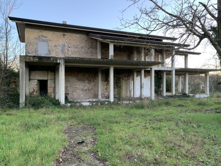 Immagine di RUSTICO E TERRENO VIA CAMPOSTEFANO ARCE FR