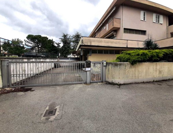 NEGOZIO O LOCALE COMMERCIALE VIA DELLA COSTITUZIONE - SANSEPOLCRO — foto 2