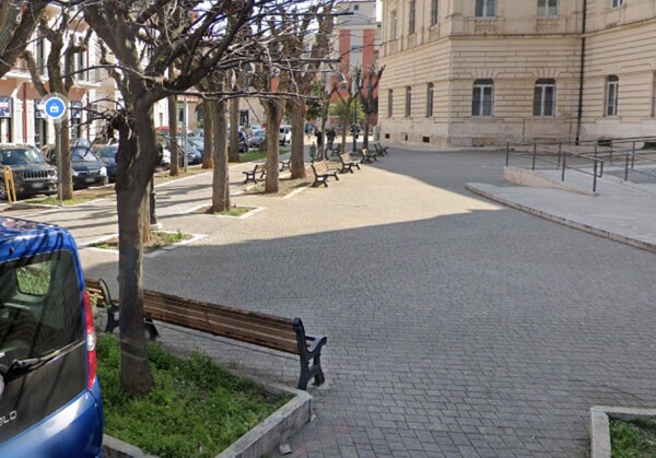 NEGOZIO O LOCALE COMMERCIALE PIAZZA GIUSEPPE DI VAGNO - ACQUAVIVA DELLE FONTI — foto 2
