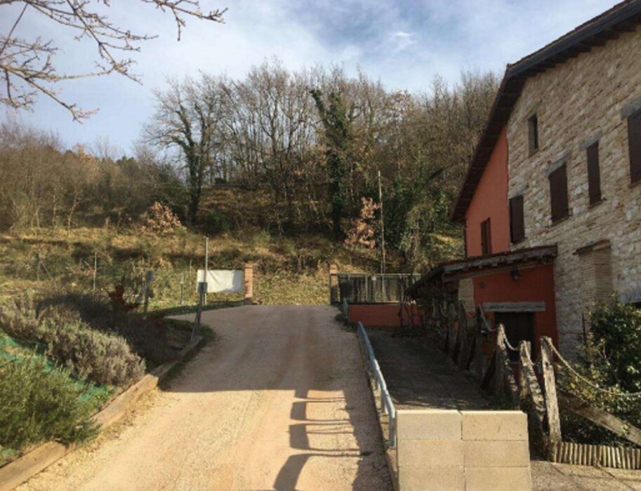 Immagine di NEGOZIO O LOCALE COMMERCIALE LOCALITA’ VALREA – PERGOLA