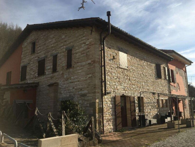Immagine di NEGOZIO O LOCALE COMMERCIALE LOCALITA’ VALREA – PERGOLA