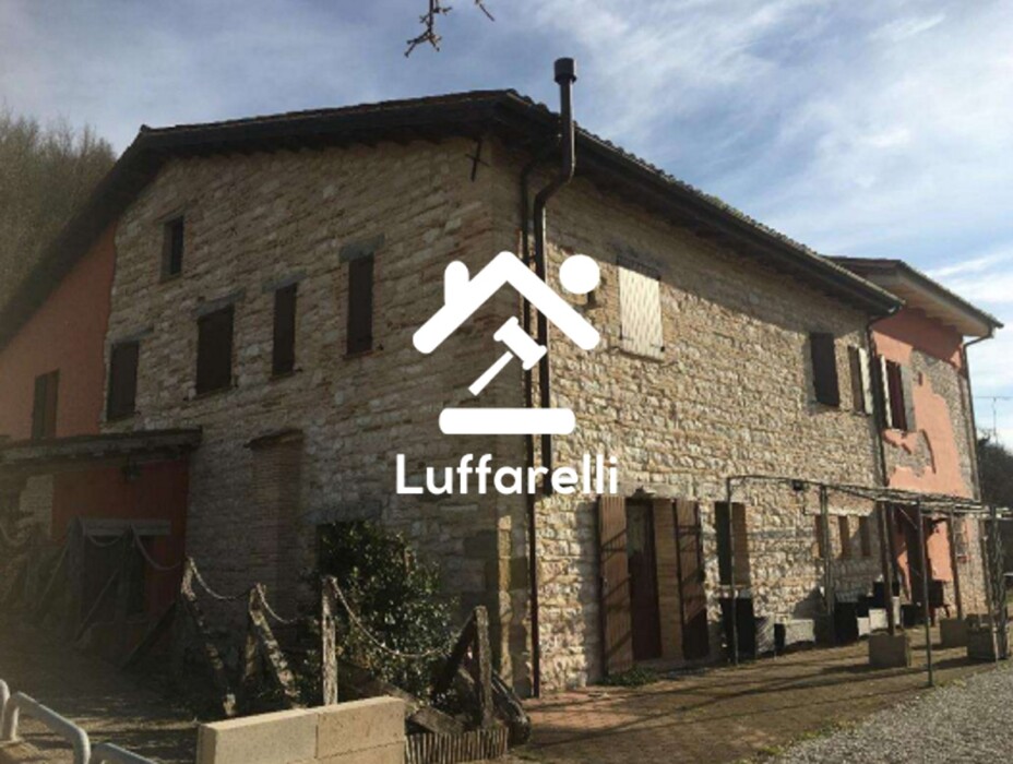 Immagine di NEGOZIO O LOCALE COMMERCIALE LOCALITA’ VALREA – PERGOLA