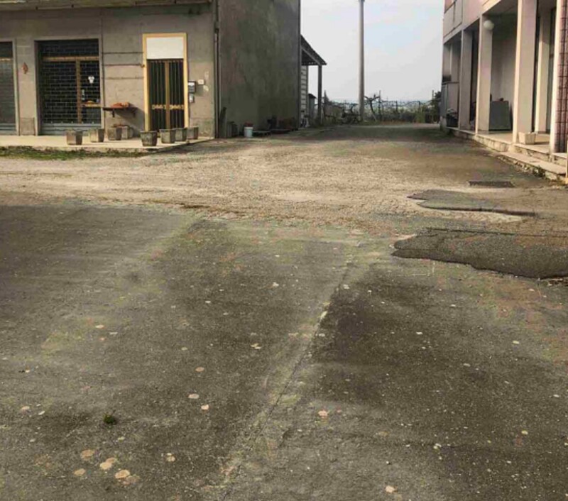 Immagine di NEGOZIO O LOCALE COMMERCIALE LOCALITÀ RIGUTINO OVEST N. 30 – AREZZO