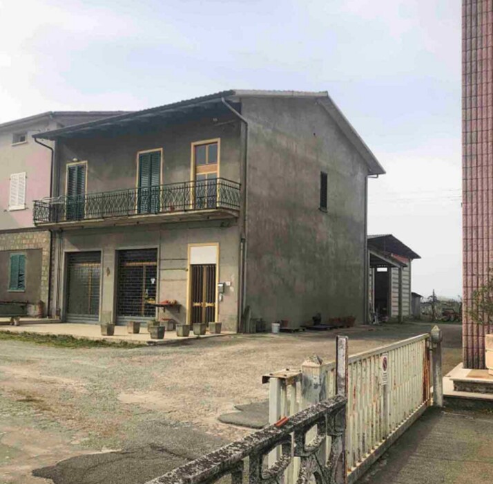 Immagine di NEGOZIO O LOCALE COMMERCIALE LOCALITÀ RIGUTINO OVEST N. 30 – AREZZO
