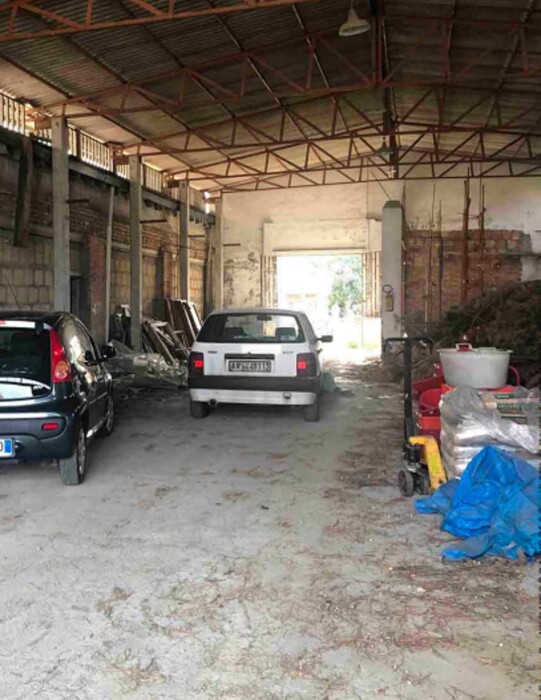 Immagine di NEGOZIO O LOCALE COMMERCIALE LOCALITÀ RIGUTINO OVEST N. 30 – AREZZO