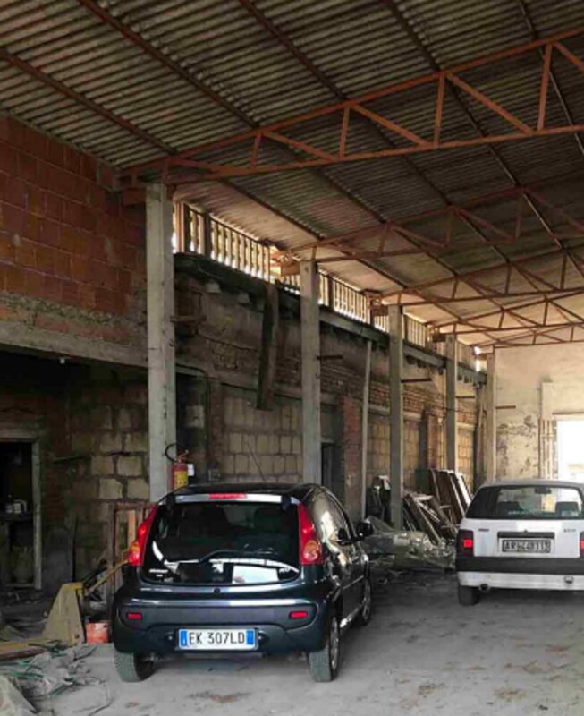 Immagine di NEGOZIO O LOCALE COMMERCIALE LOCALITÀ RIGUTINO OVEST N. 30 – AREZZO