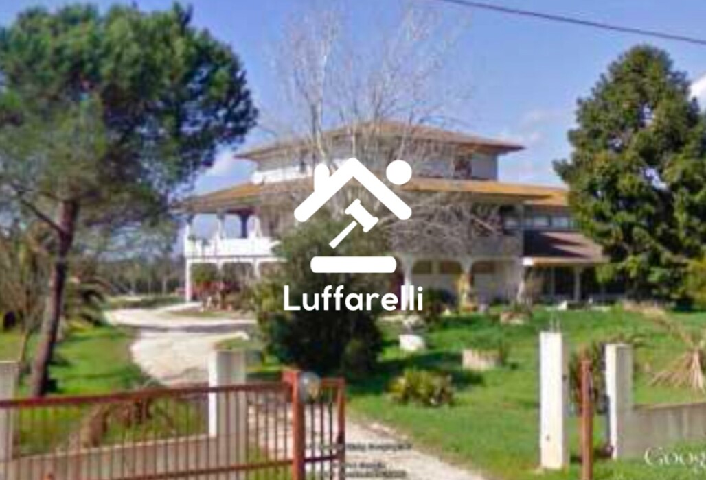 Immagine di VILLA E LOCALITA’ COMMERCIALE VIA MIGLIARA – SABAUDIA (LT)