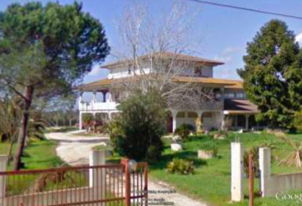 Immagine di VILLA E LOCALITA’ COMMERCIALE VIA MIGLIARA – SABAUDIA (LT)