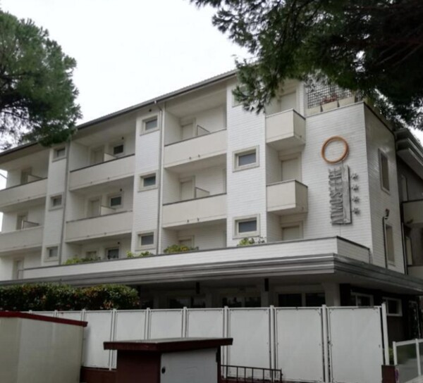 ATTIVITÀ RICETTIVE / SCOPO COMMERCIALE VIALE FRANCESCO BARACCA - CERVIA — foto 2