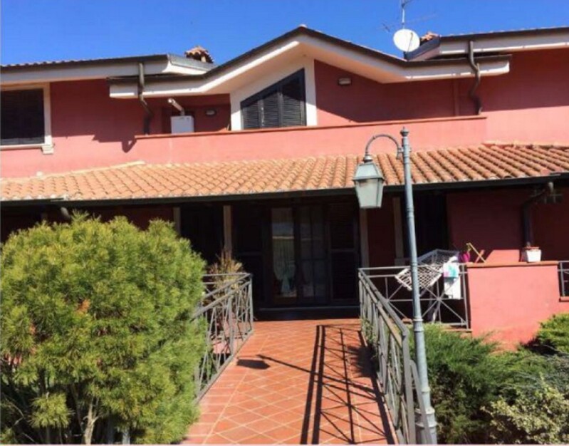 Immagine di VILLA TRIFAMILIARE VIA LE MURA – VALMONTONE (RM)