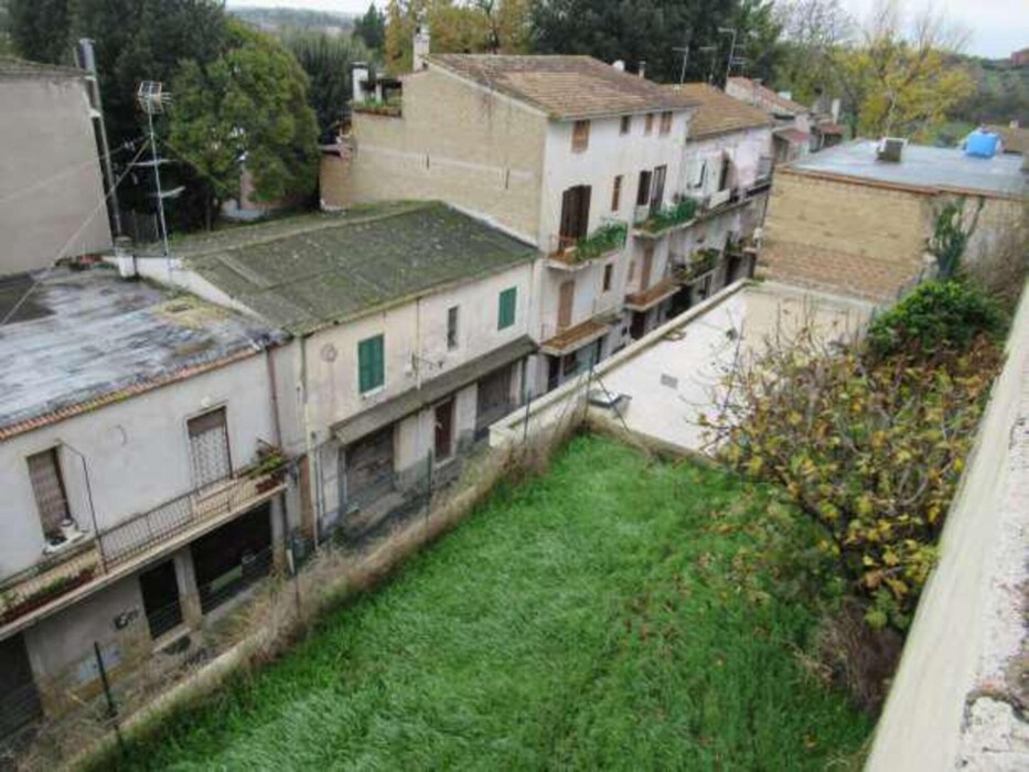 Immagine di CASTELLO PIAZZA NAZIONALE – PALOMBARA SABINA (RM)