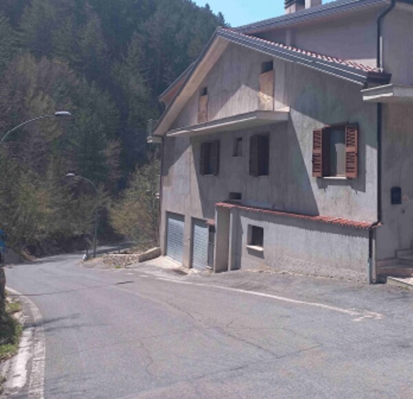IN VIA SS. TRINITÀ - VALLEPIETRA — foto 3