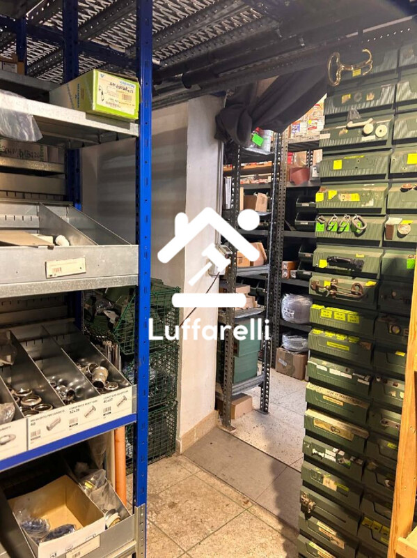 Immagine di NEGOZIO VIA BUSACHI – ROMA