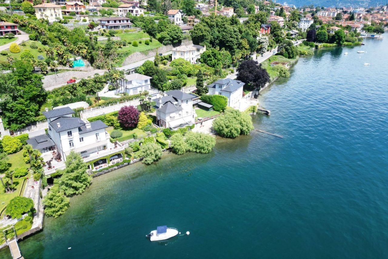 villa-epoca-direttamente-a-lago-giardino 5